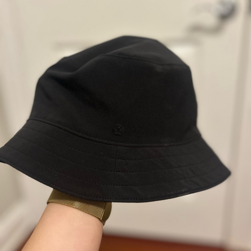 Lululemon Black Reversible Bucket Hat NWOT - Picture 2 of 2